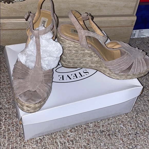 Steve Madden T-strap wedge sandal - Picture 2 of 4